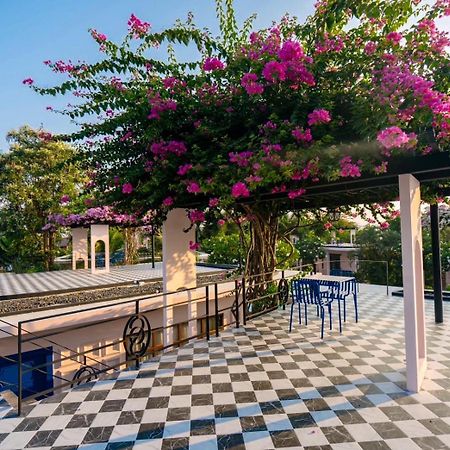 Hotel The Sea-Cret Garden HHQ Exterior foto