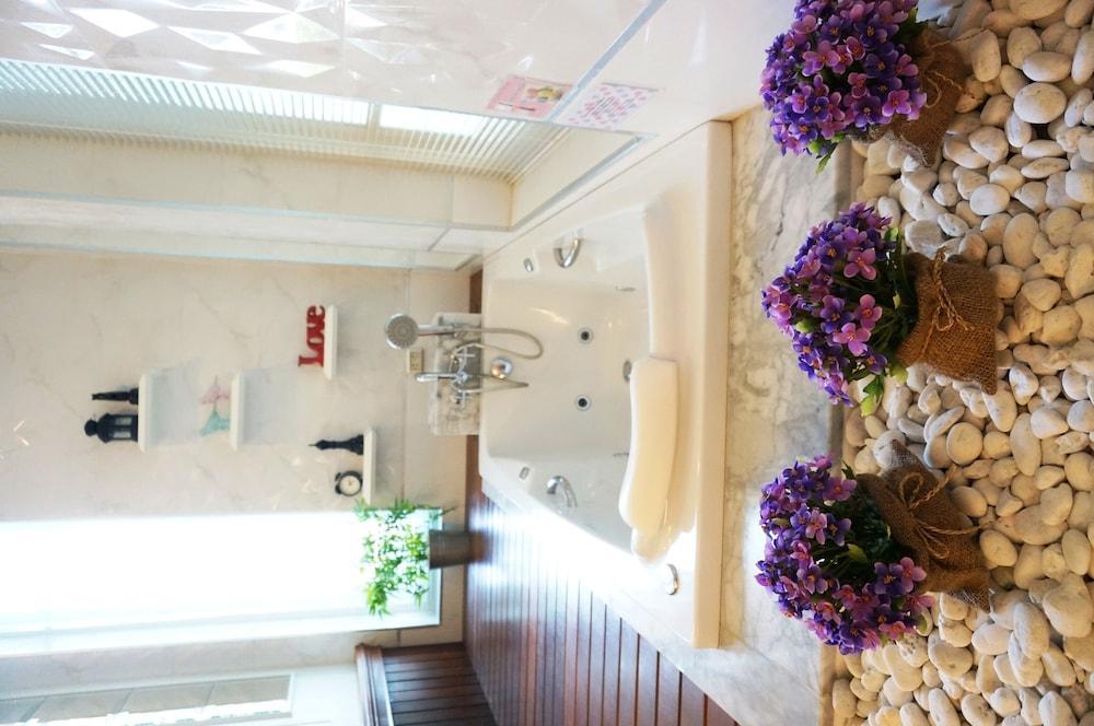 Hotel The Sea-Cret Garden HHQ Exterior foto