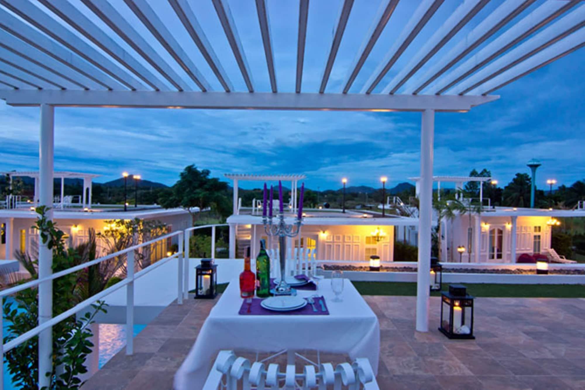 Hotel The Sea-Cret Garden HHQ Exterior foto